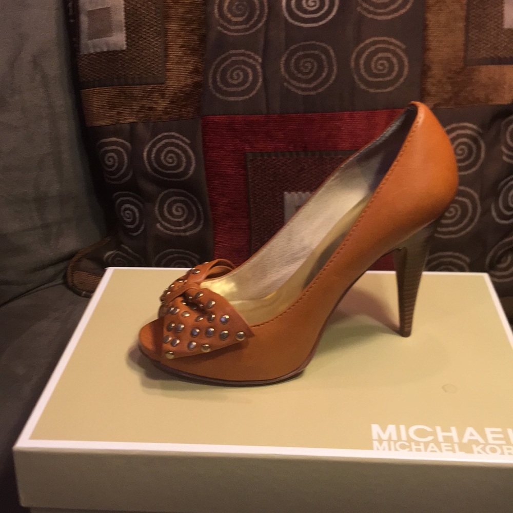 Michael Kors Leather pump